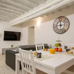  Appartamento Casa Alice - Elegant In The Centre Of The Italia
